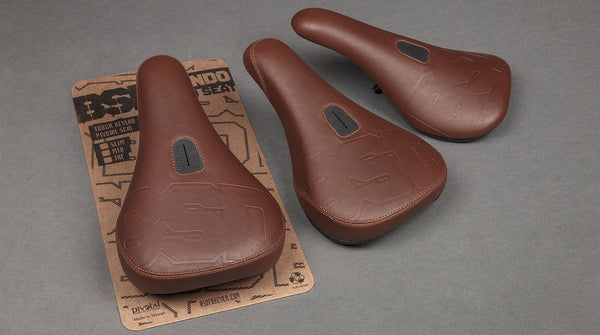 NEW BROWN BSD MONDO LOGO SEAT