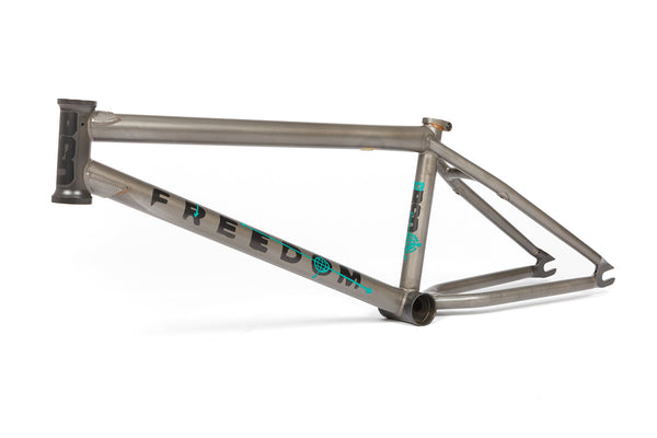 bsd-frame-freedom-2023no1-